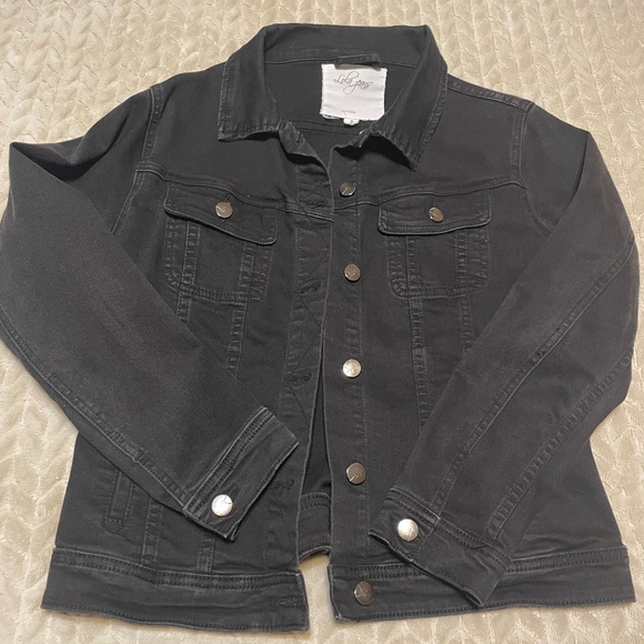 Jean jacket - Picture 1 of 4